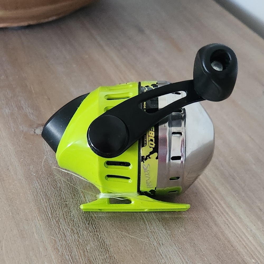 Zebco Splash Spincast Fishing Reel – Neon Green/Chartreuse - Picture 6 of 11